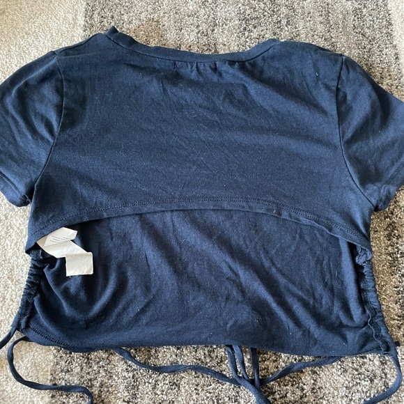 navy tying crop top - Picture 2 of 3